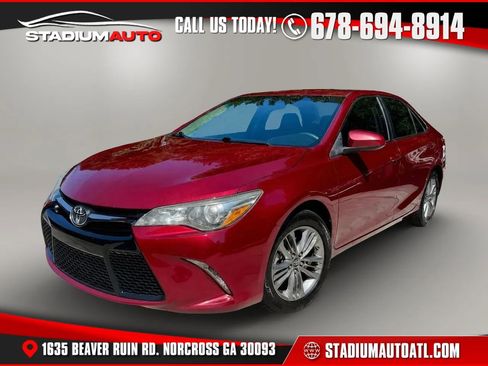 Used 2017 Toyota Camry SE FWD image 1