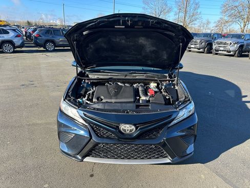 Used 2018 Toyota Camry XSE image 4