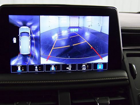 Used 2021 GMC Yukon SLT w/ SLT Premium Package image 24