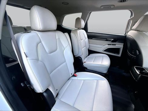 Certified 2025 Kia Telluride S FWD image 20