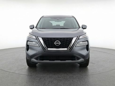 Used 2025 Nissan Rogue SV FWD image 2