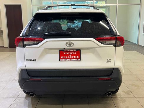 Certified 2021 Toyota RAV4 LE image 5