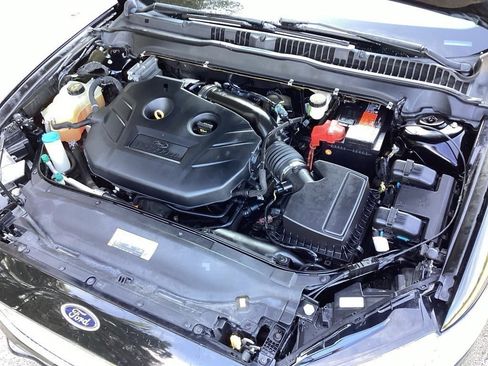 Used 2017 Ford Fusion SE image 16