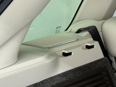 Used 2017 Land Rover Range Rover HSE image 50