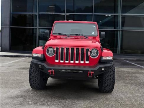 Used 2019 Jeep Wrangler Unlimited Sahara AWD/4WD image 3