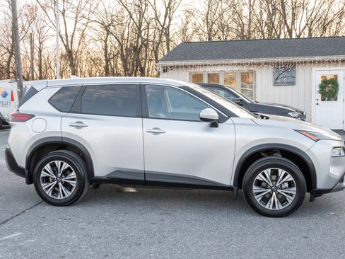 Used 2023 Nissan Rogue SV image 13