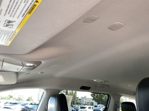 Used 2024 Chrysler Pacifica Touring-L FWD image 34