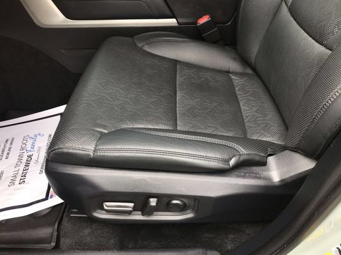 Used 2025 Toyota Tundra Limited AWD/4WD image 14