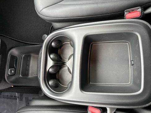 New 2026 Chrysler Pacifica Select w/ S Appearance Package image 25