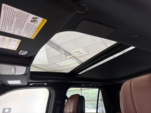Used 2025 Lincoln Navigator Reserve AWD/4WD image 23