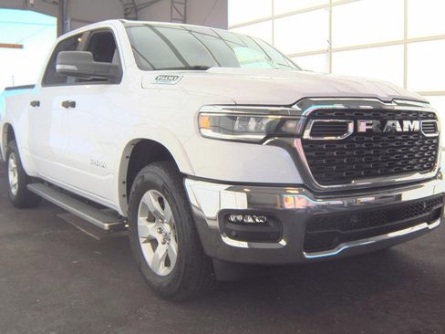 Used 2025 RAM 1500 Big Horn AWD/4WD image 2