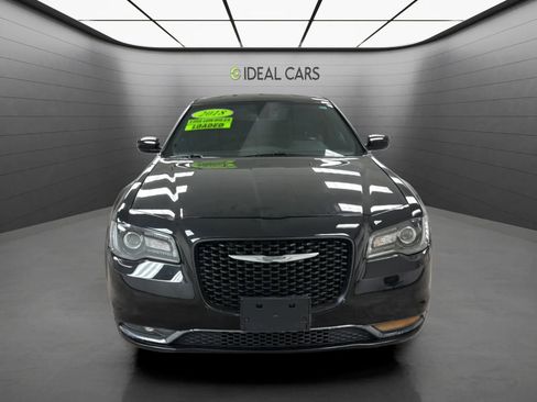 Used 2018 Chrysler 300 S RWD image 2