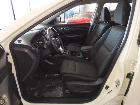 Used 2017 Nissan Rogue SV AWD/4WD image 14