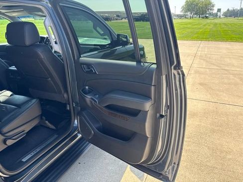 Used 2019 Chevrolet Suburban LT AWD/4WD image 22