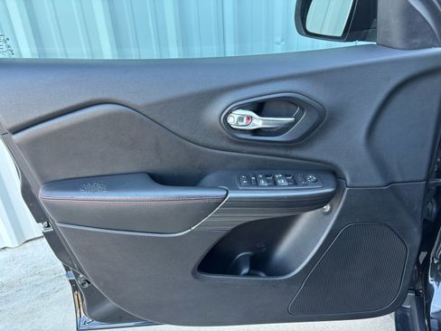 Used 2015 Jeep Cherokee Trailhawk w/ Comfort/Convenience Group image 13