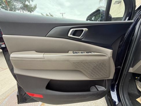 Used 2026 Kia Carnival FWD image 18