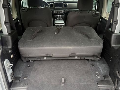 Used 2022 Jeep Wrangler Sport AWD/4WD image 12