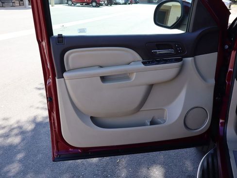 Used 2011 GMC Yukon Denali image 25