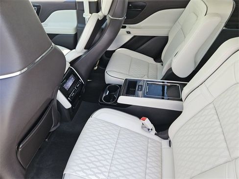 Certified 2024 Lincoln Aviator Black Label w/ Dynamic Handling Package image 29