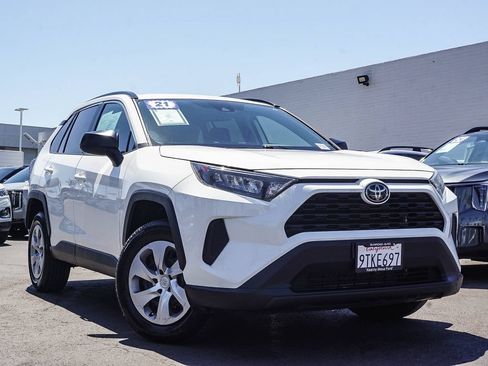 Used 2021 Toyota RAV4 LE FWD image 2