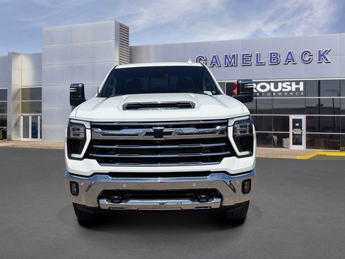 Used 2026 Chevrolet Silverado 2500 LTZ w/ LTZ Convenience Package AWD/4WD image 9