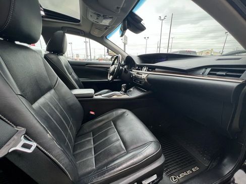 Used 2017 Lexus ES 350 w/ Luxury Package image 27