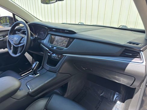 Used 2017 Cadillac XT5 Luxury w/ Driver Awareness Package FWD image 14