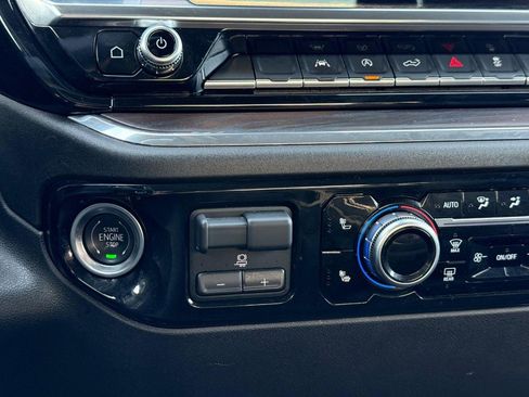 Used 2025 GMC Sierra 1500 SLT image 17