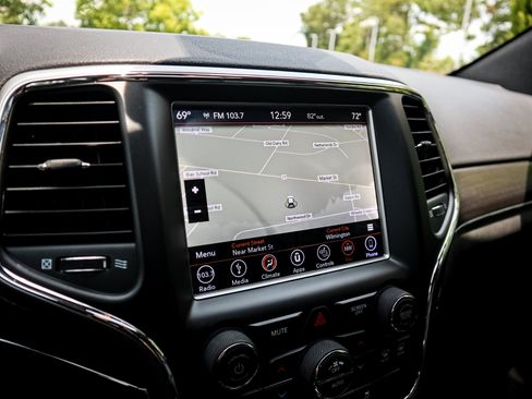 Used 2018 Jeep Grand Cherokee Limited AWD/4WD image 24