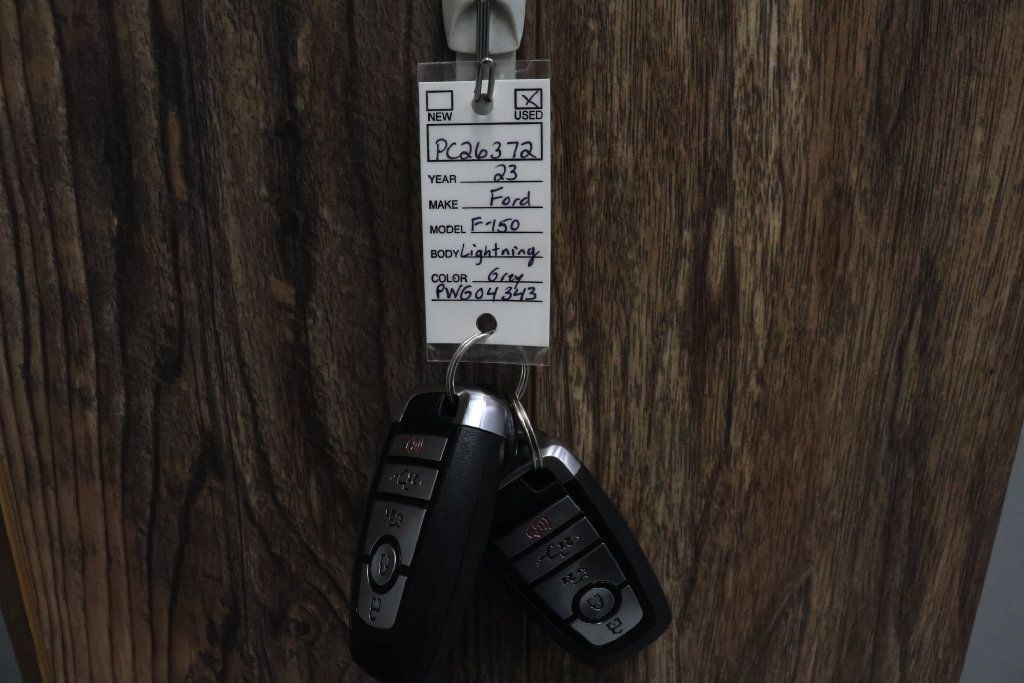 Used 2023 Ford F150 Lightning Platinum AWD/4WD image 48