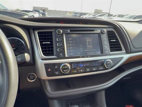 Used 2019 Toyota Highlander Limited image 15