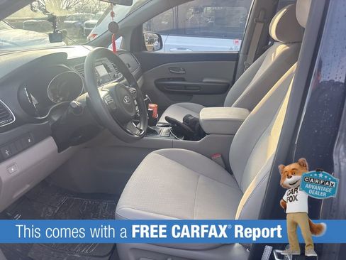 Used 2017 Kia Sedona LX image 2