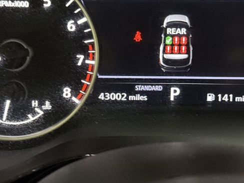 Used 2024 Nissan Pathfinder SV image 13