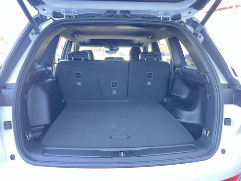 New 2025 Jeep Grand Cherokee Altitude image 9