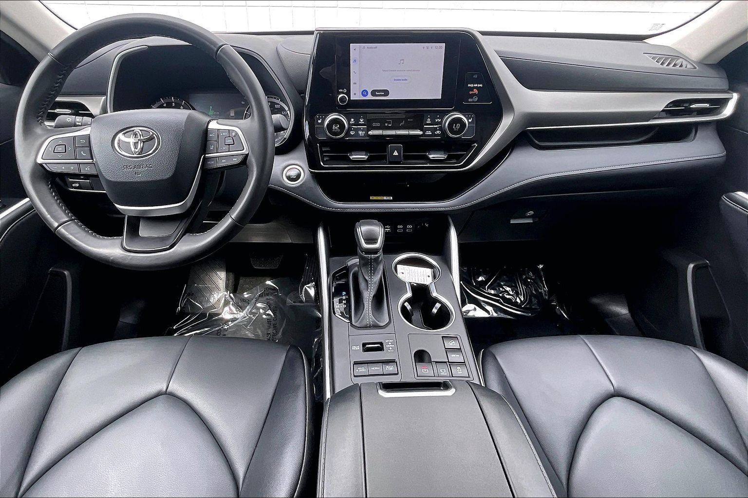 Used 2024 Toyota Highlander XLE AWD/4WD image 19