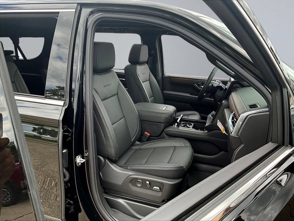 New 2026 GMC Yukon XL Denali w/ Sun & Power Step Package AWD/4WD image 11