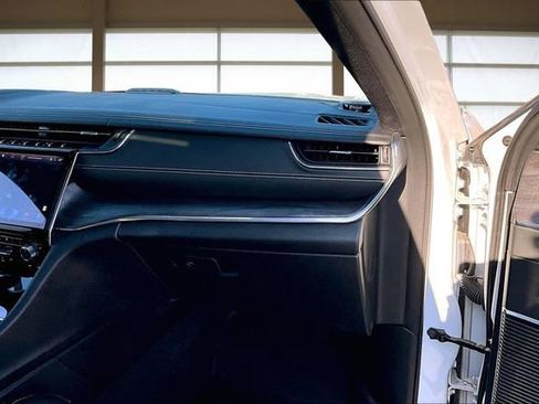 Used 2023 Jeep Grand Cherokee Overland w/ Advanced Protech Group III image 17