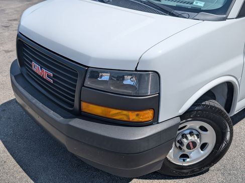 Used 2022 GMC Savana 3500 Extended w/ Driver Convenience Package RWD image 13