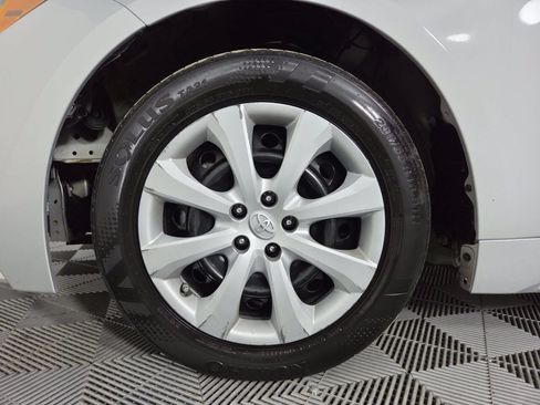 Used 2021 Toyota Corolla LE FWD image 12