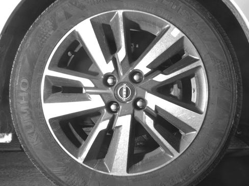 Used 2025 Nissan Versa SV image 13