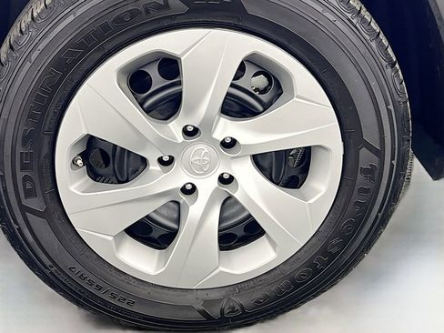 Used 2021 Toyota RAV4 LE image 28