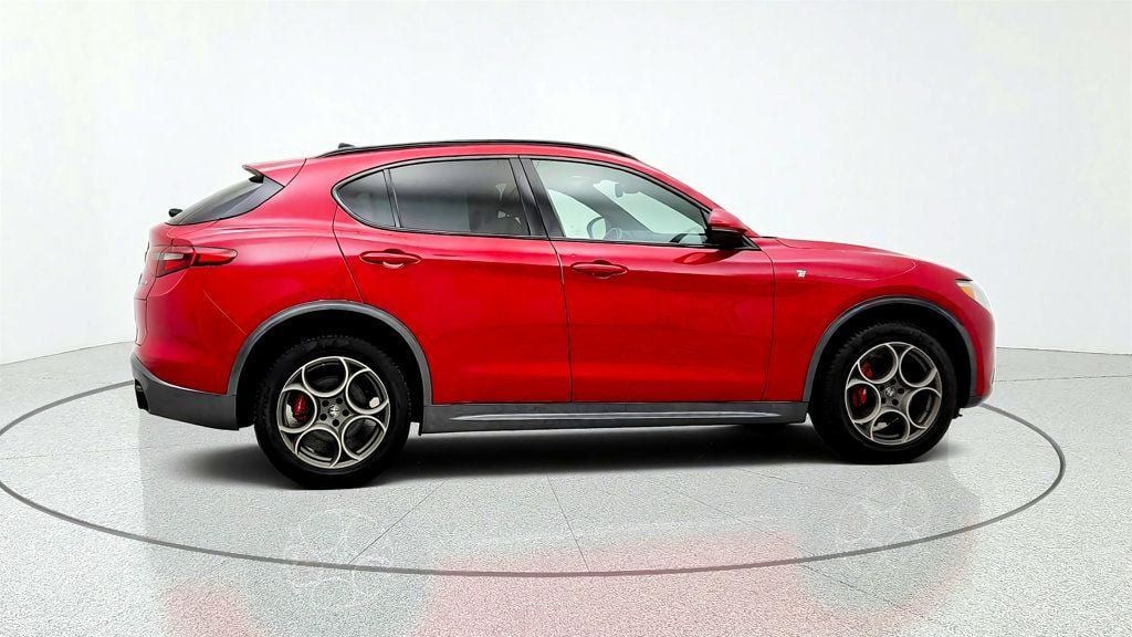 Used 2023 Alfa Romeo Stelvio Ti AWD/4WD image 4