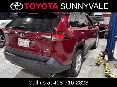Used 2021 Toyota RAV4 XLE w/ Convenience Package image 2