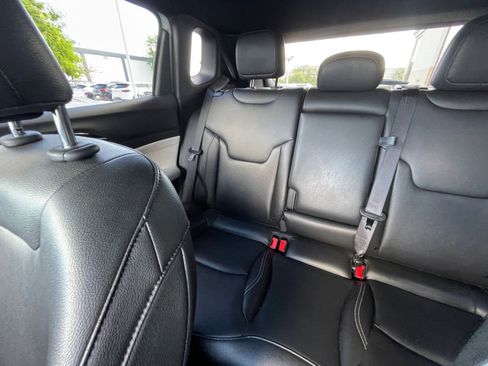 Used 2025 Jeep Compass Limited image 39