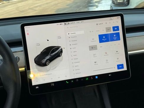 Used 2023 Tesla Model Y Long Range image 23