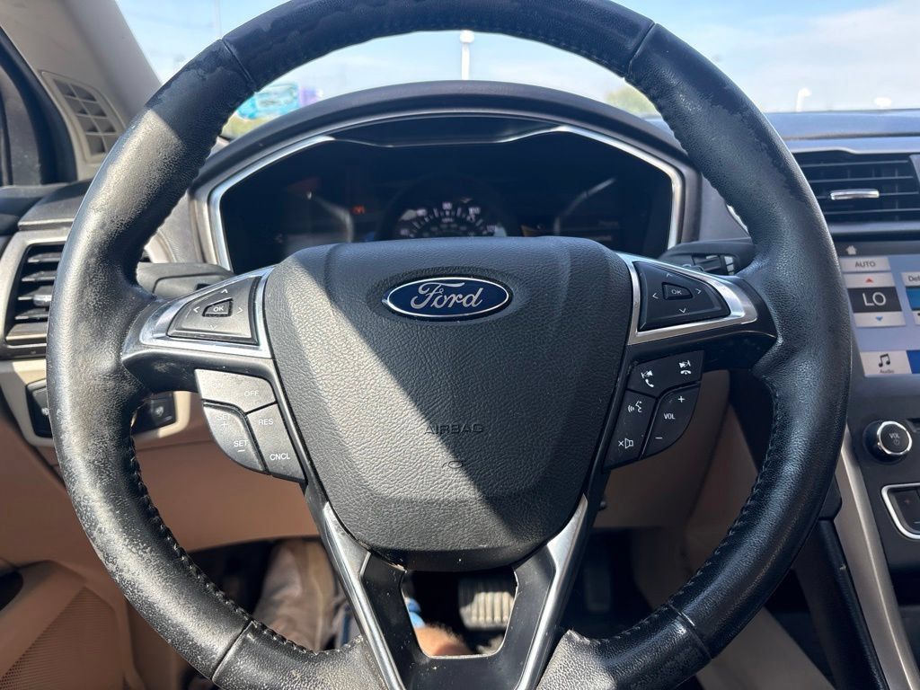 Used 2017 Ford Fusion SE w/ Fusion SE Technology Package FWD image 14