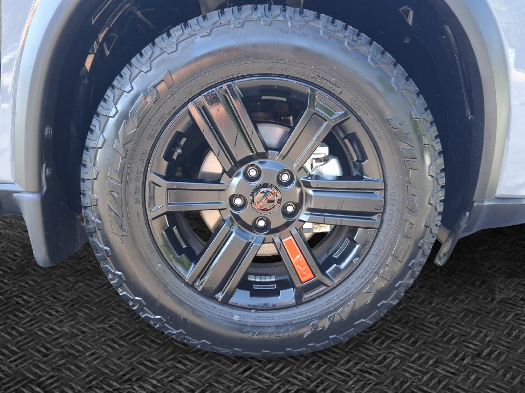Used 2025 Nissan Rogue SV AWD/4WD image 11
