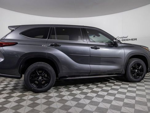 Used 2022 Toyota Highlander L FWD image 5