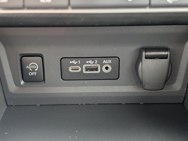 Used 2025 Nissan Sentra SR FWD image 18