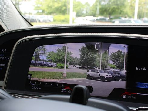 Used 2023 Cadillac Escalade ESV V AWD/4WD image 17